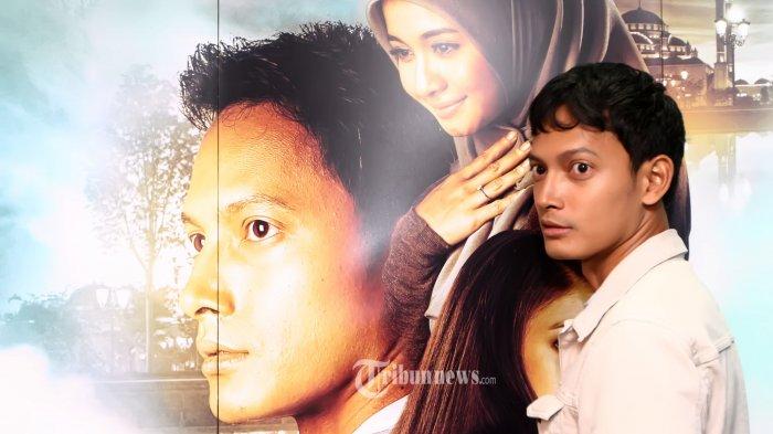 Pemain film Fedi Nuril saat ditemui pada konferensi pers sekaligus syukuran film Surga Yang tak Di Rindukan di Kantor MD, Jakarta Selatan, Rabu (3/6/2015). Fedi Nuril berperan sebagai Andika Prasetya yang melakukan poligami terhadap Arini yang diperankan oleh Laudya Cyntia Bella demi menolong seorang wanita yang mengalami kecelakaan mobil dihadapannya. (Tribunnews/Jeprima)