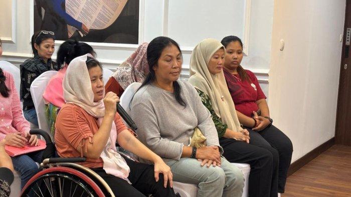 POLEMIK EKS PEMAIN SIRKUS - Para mantan pemain Pemain Oriental Circus Indonesia Taman Safari mengaku dapat perlakuan tak mengenakan saat aktif sebagai pemain.