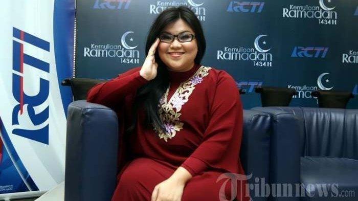 Shena Malsiana, penyanyi jebolan X Factor Indonesia semasa hidup. Ia dikabarkan meninggal dunia pada Rabu (25/10/2023).
