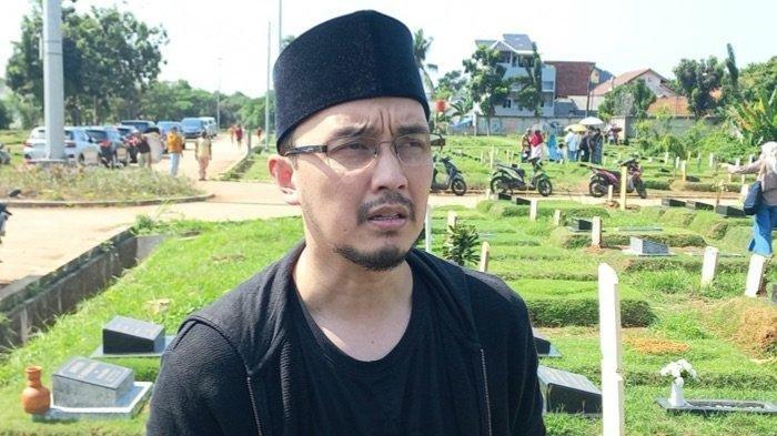 Setelah pemakaman ayah Dimas Aditya