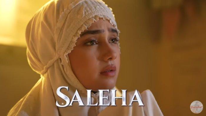 sinetron Saleha ini mengisahkan seorang gadis desa yang cantik (Syifa Hadju), pekerja keras dan sayang pada neneknya, selalu terdzalimi