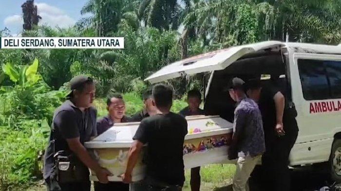 Jenazah RSS (14), siswa SMP negeri di Kecamatan Sinembah Tanjung Muda (STM) Hilir, Kabupaten Deli Serdang, Sumatera Utara, akan dimakamkan. RSS meninggal pada Kamis (26/9/2024) diduga akibat dihukum squat jump 100 kali oleh gurunya. Kini sang guru alami down
