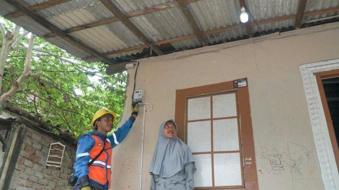 PLN mendukung program stimulus ekonomi yang diberlakukan pemerintah melalui diskon tarif listrik sebesar 50 % untuk pemakaian listrik di bulan Januari dan Februari pelanggan rumah tangga dengan daya 2.200 volt ampere (VA) ke bawah