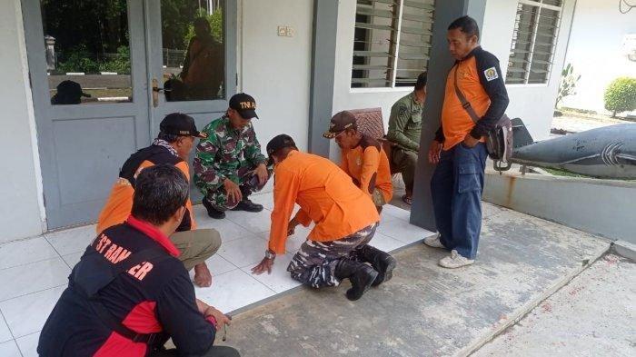 tim gabungan dari Resort Konservasi Wilayah 21 Pulau Sempu, TNI, Polri dan relawan lain tengah melakukan penyisiran di area Pulau Sempu untuk mencari keberadaan Galang Mahasiswa IPB