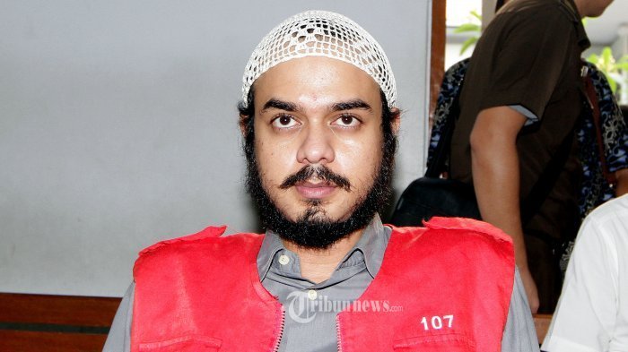 Pemain film Rio Reifan saat menjalani sidang kasus Narkoba yang menjerat dirinya di Pengadilan Negeri Jakarta Selatan, Senin (29/6/2015). Polisi mengamankan barang bukti berupa satu buah tas kecil warna hitam didalamnya terdapat dua kantong plastik sabu sebarat 0,48 gram dan 1,75 gram beserta dua alat hisap milik Rio Reifan.