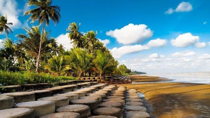 Pantai Tanjung Jumlai berada di Jalan Bali, Salo Loang, Kecamatan Penajam, Kabupaten Penajam Paser Utara.
