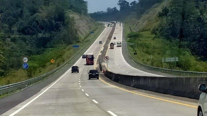 ilustrasi jalan tol Jogja-Bawen. Inilah Kisah Warga Malah Menderita Usai Dapat Ganti Rugi Tol Jogja-Bawen hingga Miliaran.