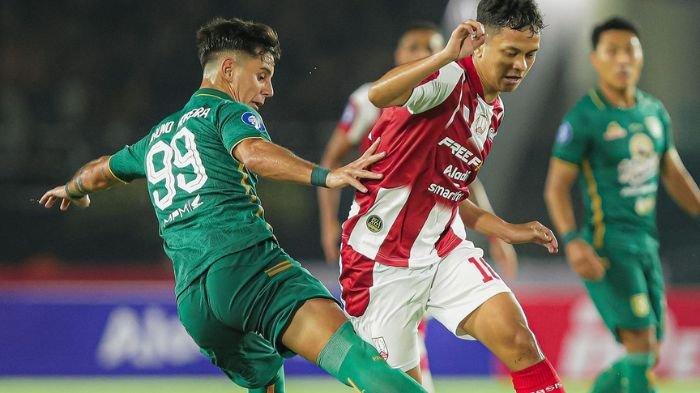 Aksi Bruno Moreira di laga Persis Solo vs Persebaya Surabaya di Stadion Manahan, Solo, Sabtu (1/7/2023)