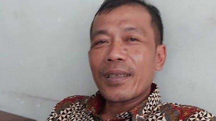 Aktivis 98 asal Surabaya, Kusnan, berkomentar soal Presiden Joko Widodo undang tiga calon presiden Anies Baswedan, Ganjar Pranowo, dan Prabowo Subianto makan siang bersama di Istana Kepresidenan, Senin (30/10/2023).