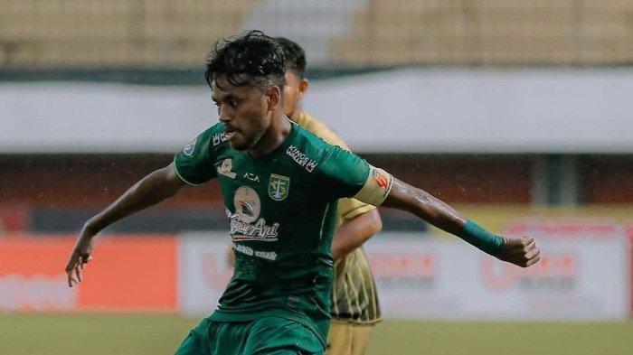 Alwi Slamat saat membela Persebaya lawan Barito Putera di Liga 1 2022-2023.
