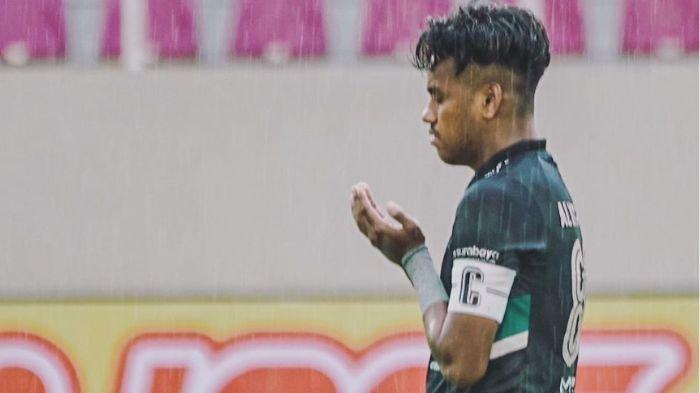 Alwi Slamat saat menjadi kapten Persebaya Surabaya