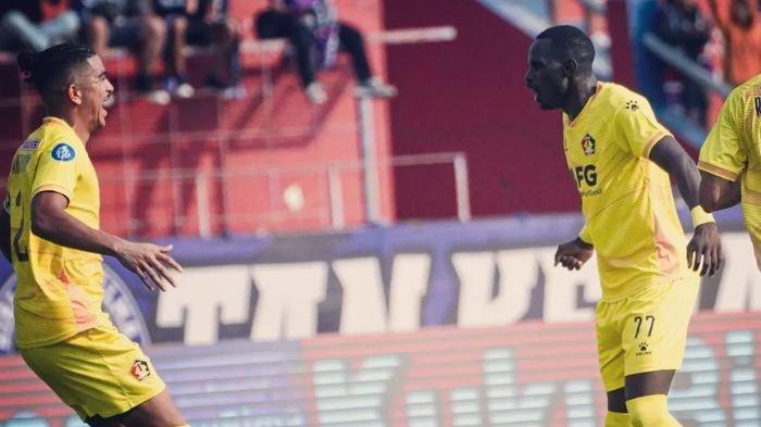 Anderson Nascimento (Kiri) dan Flavio Silva (kanan) saat memperkuat Persik Kediri di Liga 1 2023/2024