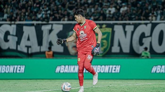 Andhika Ramadhani saat memperkuat Persebaya Surabaya di laga pramusim
