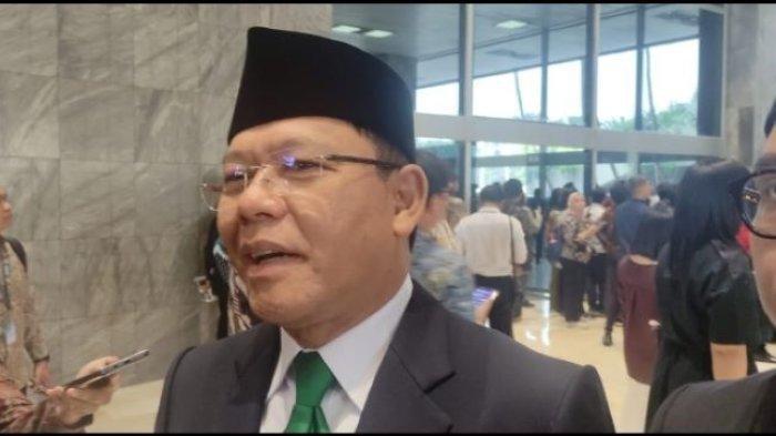 Muhamad Mardiono yang Antarkan Anak Tukang Becak hingga Dapat Beasiswa S3 Luar Negeri. Simak biodatanya.
