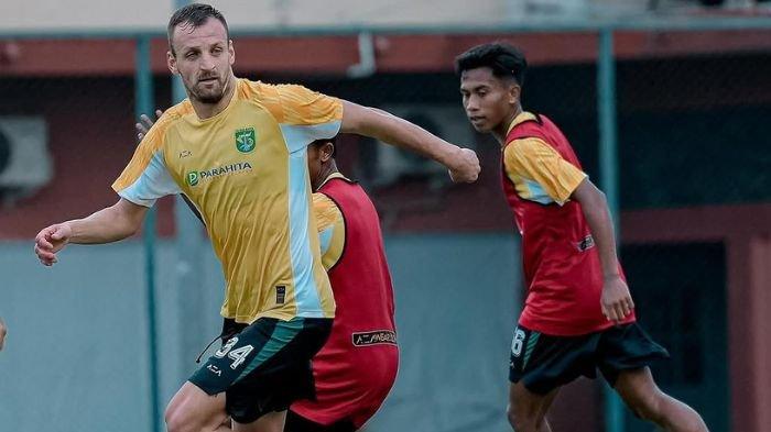 Bek Anyar Persebaya Surabaya, Dime Dimov di sesi latihan