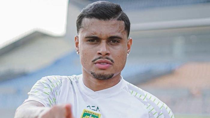 Bek asing baru Persebaya Surabaya, Yan Victor siap mencetak debut di laga tandang melawan Barito Putera