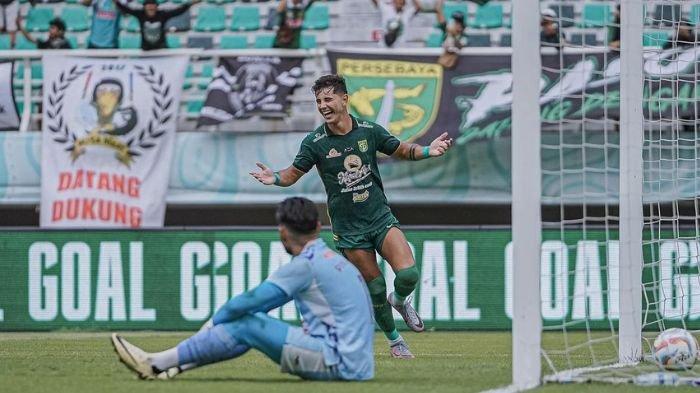Bruno Moreira saat merayakan gol yang ia cetak untuk Persebaya Surabaya di Liga 1 2023/2024