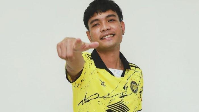 Eks Persebaya Surabaya, Brylian Aldama diperkenalkan sebagai pemain baru Young Elephant FC