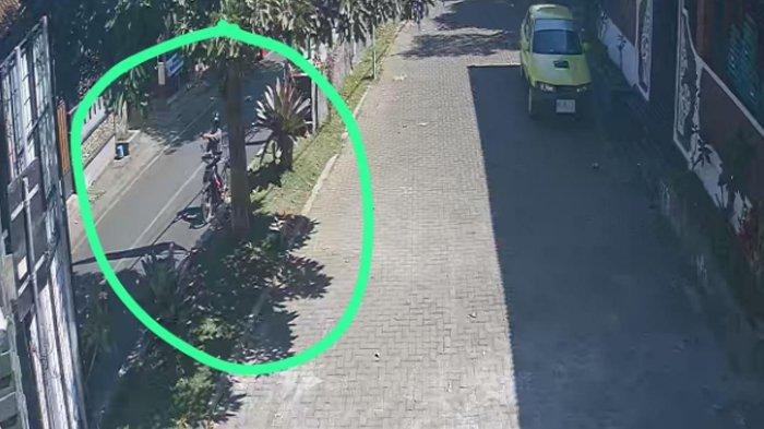 CCTV pelaku penembakan di depan Kelurahan Temas Kota Batu, Kamis (10/10/2024).