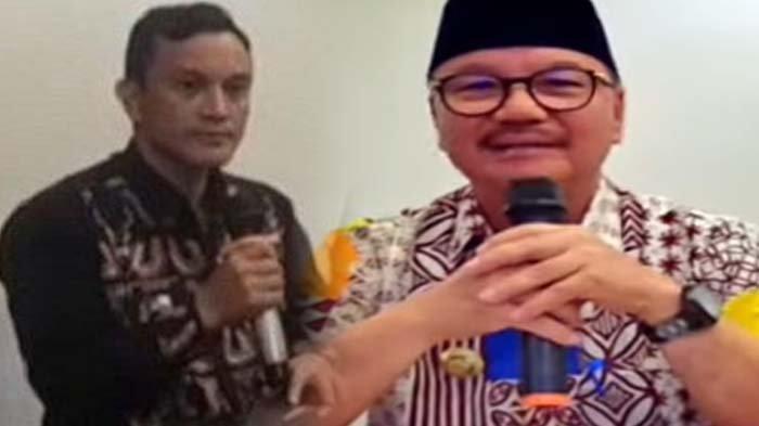 Camat Baito Sudarsono ternyata tidak dicopot. Bupati Konawe Selatan menyebut dia hanya ditarik sementara.