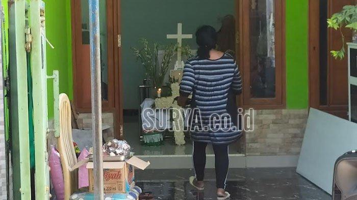 Jenazah Maria Anna saat disemayamkan di Rumah Duka Jalan Banyu Urip Gang 4 No 71, Sawahan, Surabaya, Senin (20/11/2023).