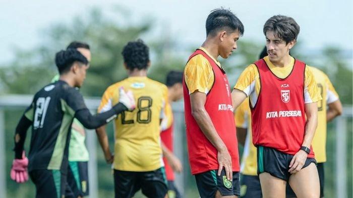 Francisco Rivera dalam sesi latihan Persebaya Surabaya jelang lawan Persita Tangerang