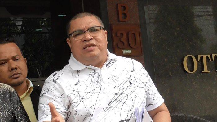 Razman Nasution. Gara-gara Bukti Chat Vina Cirebon, Razman Nasution Sindir Mega dan Widi.