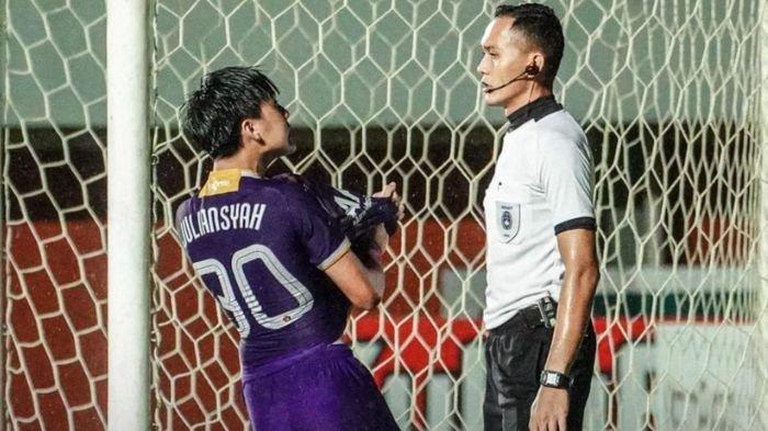 Gedion F Dapaherang akan memimpin jalannya pertandingan Persebaya vs Persikabo