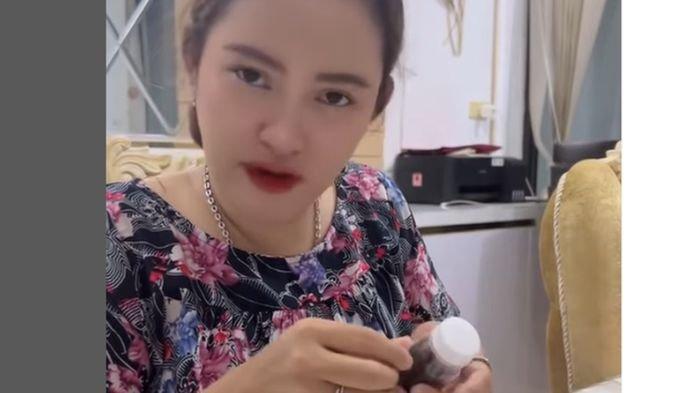KARYAWAN BUMN - Tangkap layar Weni pamer kesibukan baru setelah dipecat dari PT Timah Tbk, gara-gara hina honorer pengguna BPJS