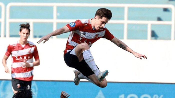 Gelandang Madura United, Francisco Rivera ikut mengomentari kekuatan calon lawannya, Persib Bandung yang diperkuat David da Silva dan Ciro Alves jelang final championship series Liga 1 2023/2024.