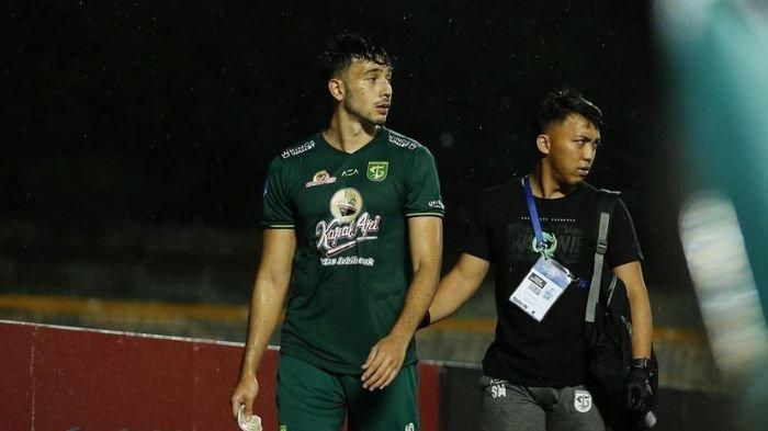 Bek Persebaya George Brown dikabarkan mendapat panggilan Timnas Indonesia