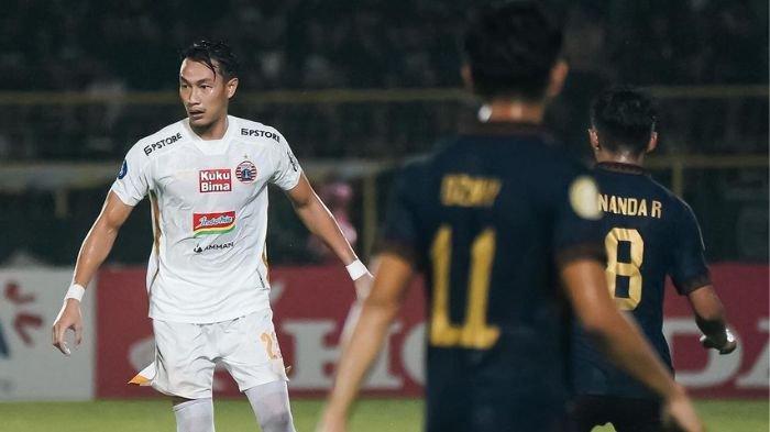 Hansamu Yama saat memperkuat Persija Jakarta melawan PSM Makassar di Liga 1 2023/2024
