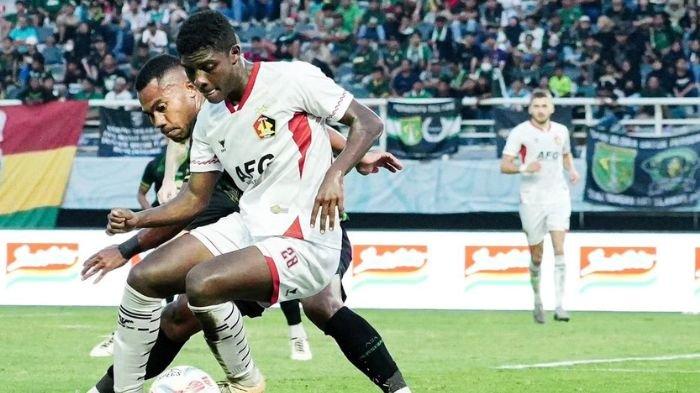 Hugo Samir saat tampil di laga uji coba Persebaya Surabaya vs Persik Kediri di Stadion Gelora Bung Tomo, Surabaya.