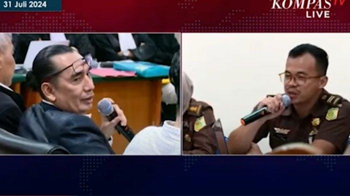 Jaksa Jati Pahlevi berdebat keras dengan ahli hukum pidana Azmi Syahputra di sidang PK Saka Tatal.