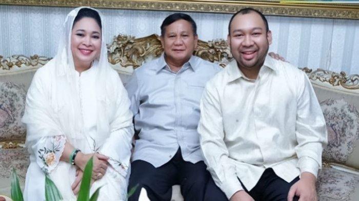 Prabowo Subianto berfoto dengan mantan istri, Titiek Soeharto, dan anaknya, Didit Hediprasetyo.