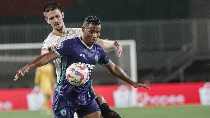 LINCAH - Gelandang Persita Tangerang Eber Bessa di laga melawan Madura United di Stadion Pakansari, Bogor pada Jumat (24/1) lalu. Eks Bali United itu kerap merepotkan Persebaya Surabaya.