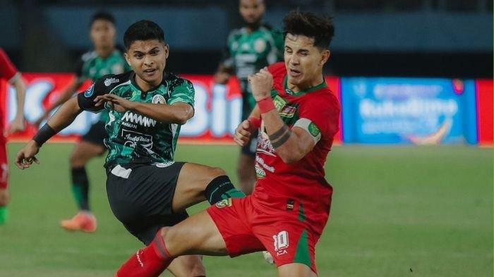 Laga Persebaya Surabaya vs PSS Sleman di Stadion Gelora Bung Tomo, Surabaya