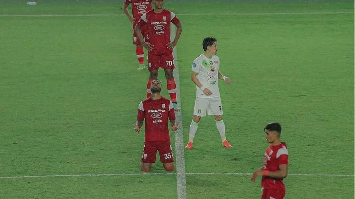 Kick Off - Laga Persis Solo vs Persebaya Surabaya dalam lanjutan pekan ke-22 Liga 1 2024/2025 di Stadion Manahan, Surakarta, Jumat (7/2)