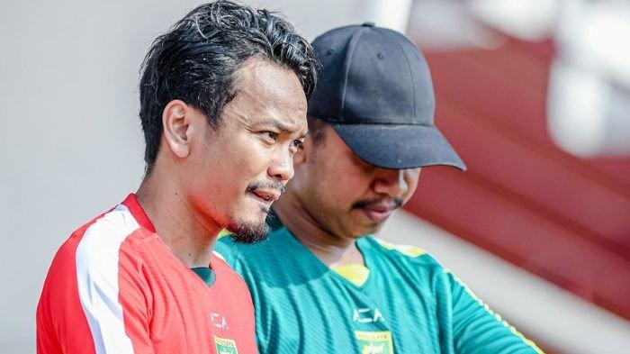 M Hidayat menjalani pemulihan pasca cedera. Pelatih Paul Munster memperkirakan pemainnya bisa kembali memperkuat Persebaya Surabaya dalam waktu empat bulan mendatang.