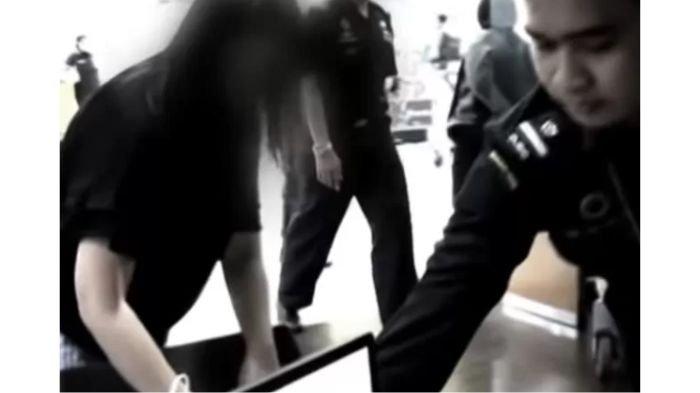 Penumpang wanita marah sampai lempar sepatu ke petugas Bea Cukai