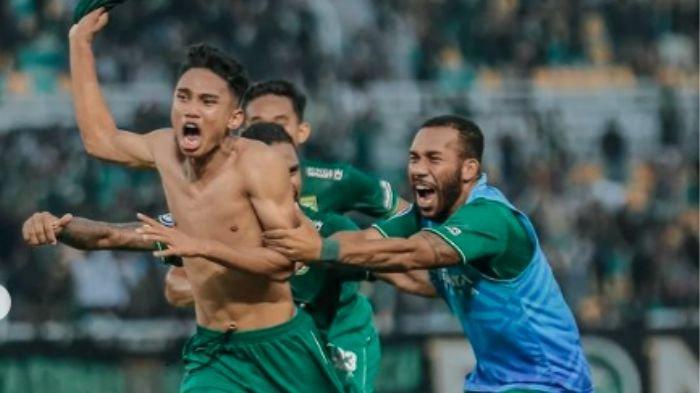 Marselino Ferdinan saat merayakan golnya di laga Persebaya vs PSIS Semarang