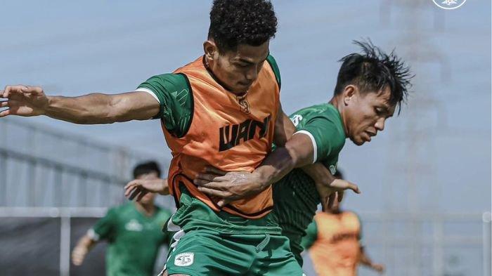 Mikael Tata saat melakoni latihan Persebaya Surabaya jelang lawan Persita Tangerang