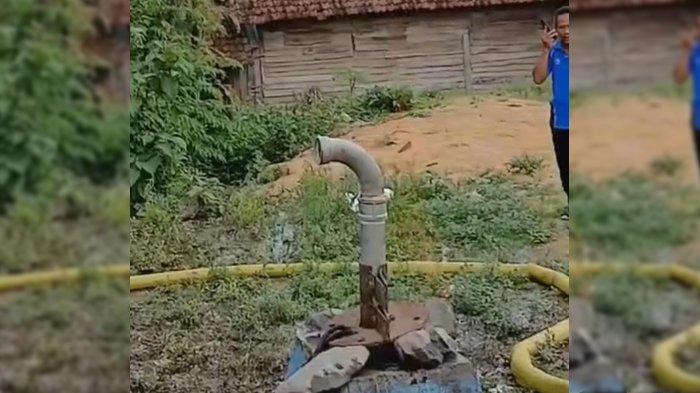 Munculnya Api dari Dalam Sumur Air Bersih di Desa Manduro Jombang.