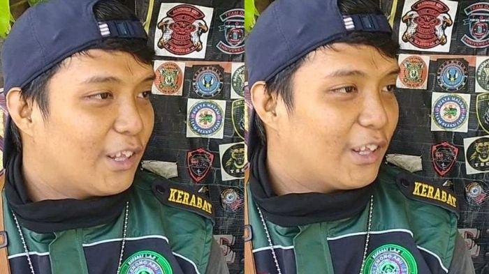 Iky (23), driver ojek online (ojol) yang terpaksa menurunkan penumpang di flyover Klender, Duren Sawit, Jakarta Timur