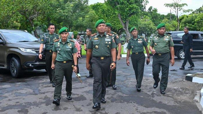 Pangdam V/Brawijaya, Mayjen TNI Farid Makruf melakukan kunjungan di Kodim 0802/Ponorogo, Rabu (12/4/2023) sore.