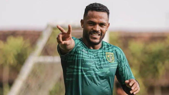 Pelatih Persebaya Aji Santoso memberi sinyal, striker asingnya, Paulo Victor bisa diturunkan saat menjamu Barito Putera di Stadion Gelora Bung Tomo (GBT) pada Sabtu (8/7/2023) mendatang.
