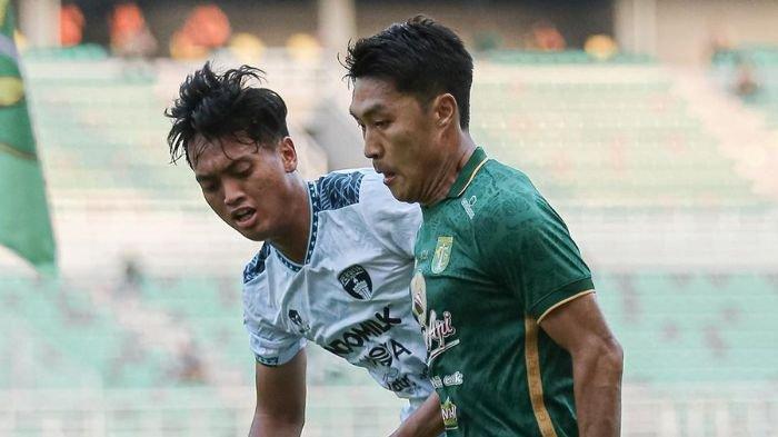 Pemain Asing Persebaya Surabaya, Song Ui-Young berhasil pecah telur di laga melawan PSM Makassar di Stadion Gelora Bung Tomo, Surabaya, Jumat (18/8)