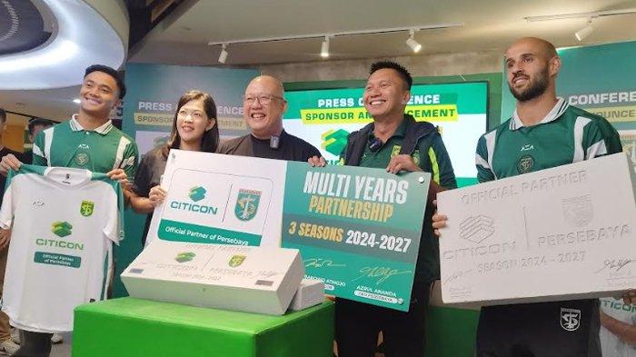 Penandatangan kontrak baru antara Persebaya Surabaya dan Citicon hingga 2027 di Kantor Persebaya di Surabaya Town Square (Sutos), Selasa (30/7/2024).