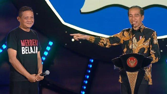 Kuswanto saat dipanggil ke atas panggung oleh Presiden Jokowi. Perjuangannya Jadi Guru di Pedalaman Terbayar.