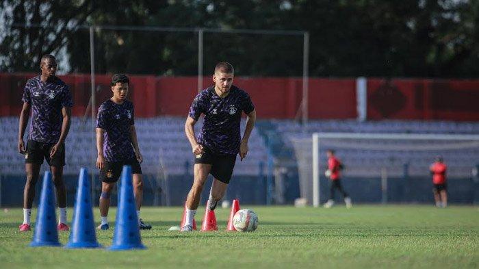 Persik Kediri resmi merekrut Majed Osman di bursa transfer awal musim 2024/2025.
